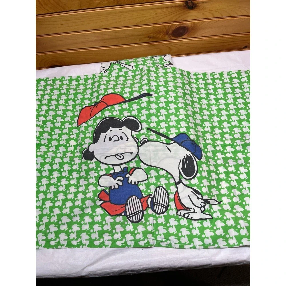 Snoopy flat sheet and 2 pillow cases - Picture 3 of 3